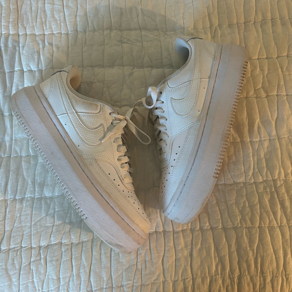 EUC - Women’s NIKE Platforms - SZ 9.5